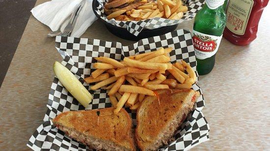 Rossi's Side Street Cafe